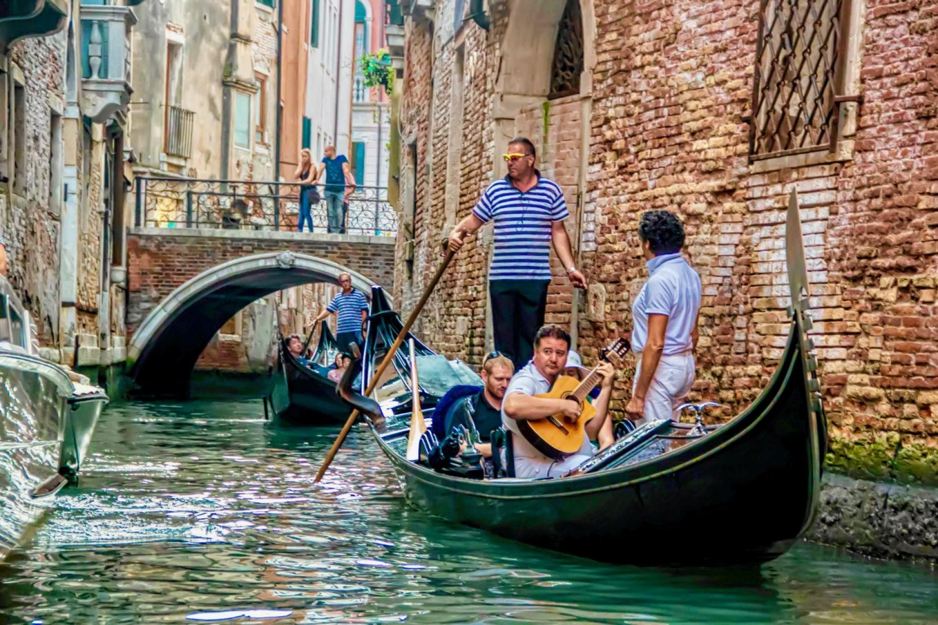 Gemeinsame Gondelfahrt mit Serenade in Venedig