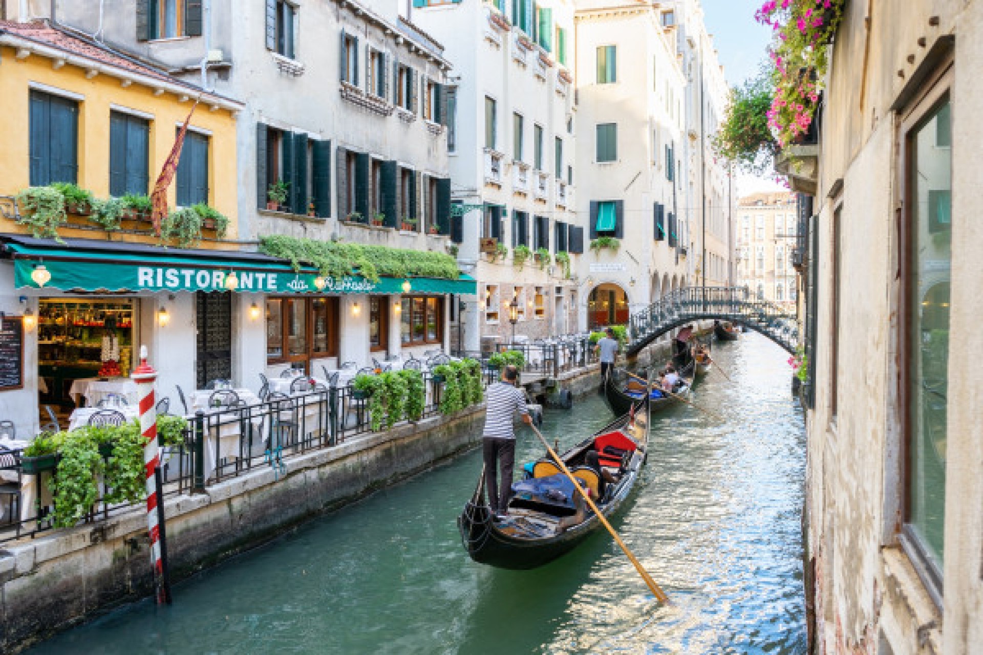 Venice: Gondola ride and Skip the line Doge´s Palace Tour