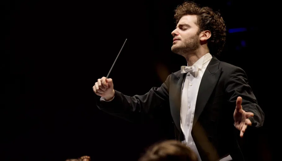Emmanuel Tjeknavorian Conducts Beethoven