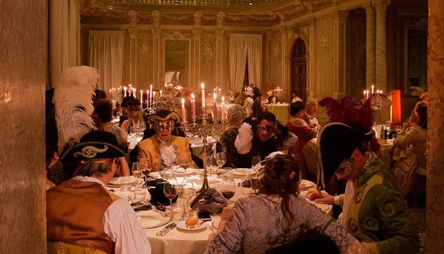 Un Bal Masqué